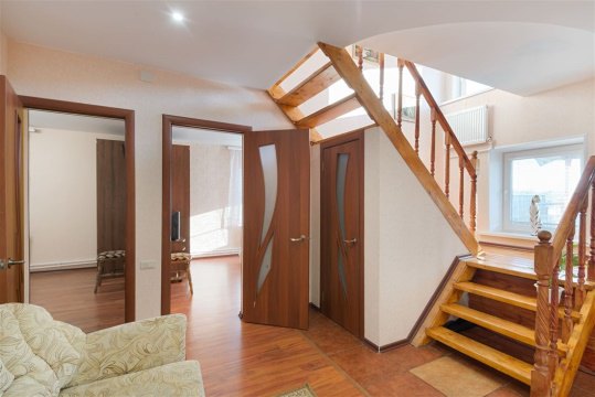 Дом 180м², участок 6 сот.